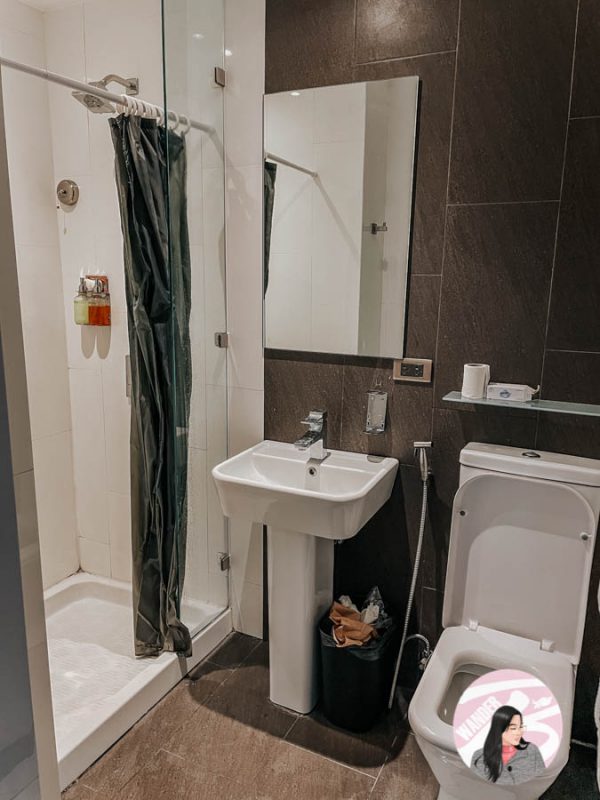 bathroom on g1 lodge design hotel